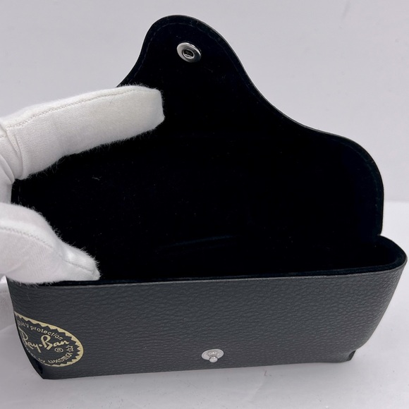 RAY-BAN FAUX PEBBLED LEATHER BLACK GLASSES CASE, UNISEX, BUTTON CLOSURE - Picture 8 of 12